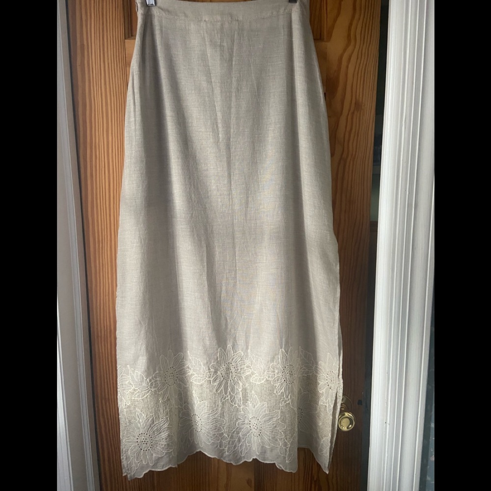 Dance & Marvel skirt in size M